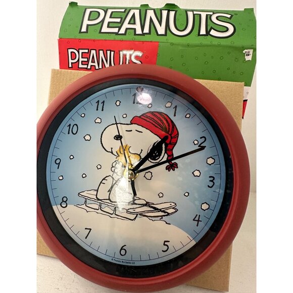 Peanuts Holiday Sound Clock With Snoopy Design - Plays "Linus & Lucy" Song On Th - Picture 1 of 4